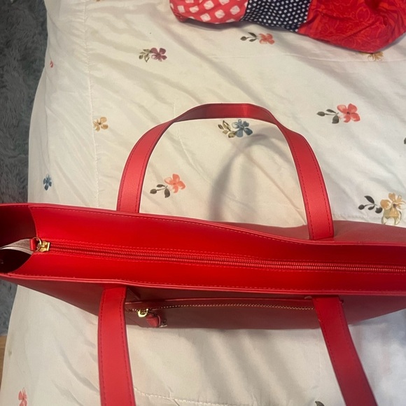 Red Faux Leather Tote Bag with Zipper Closure and Interior Pocket - Picture 3 of 4